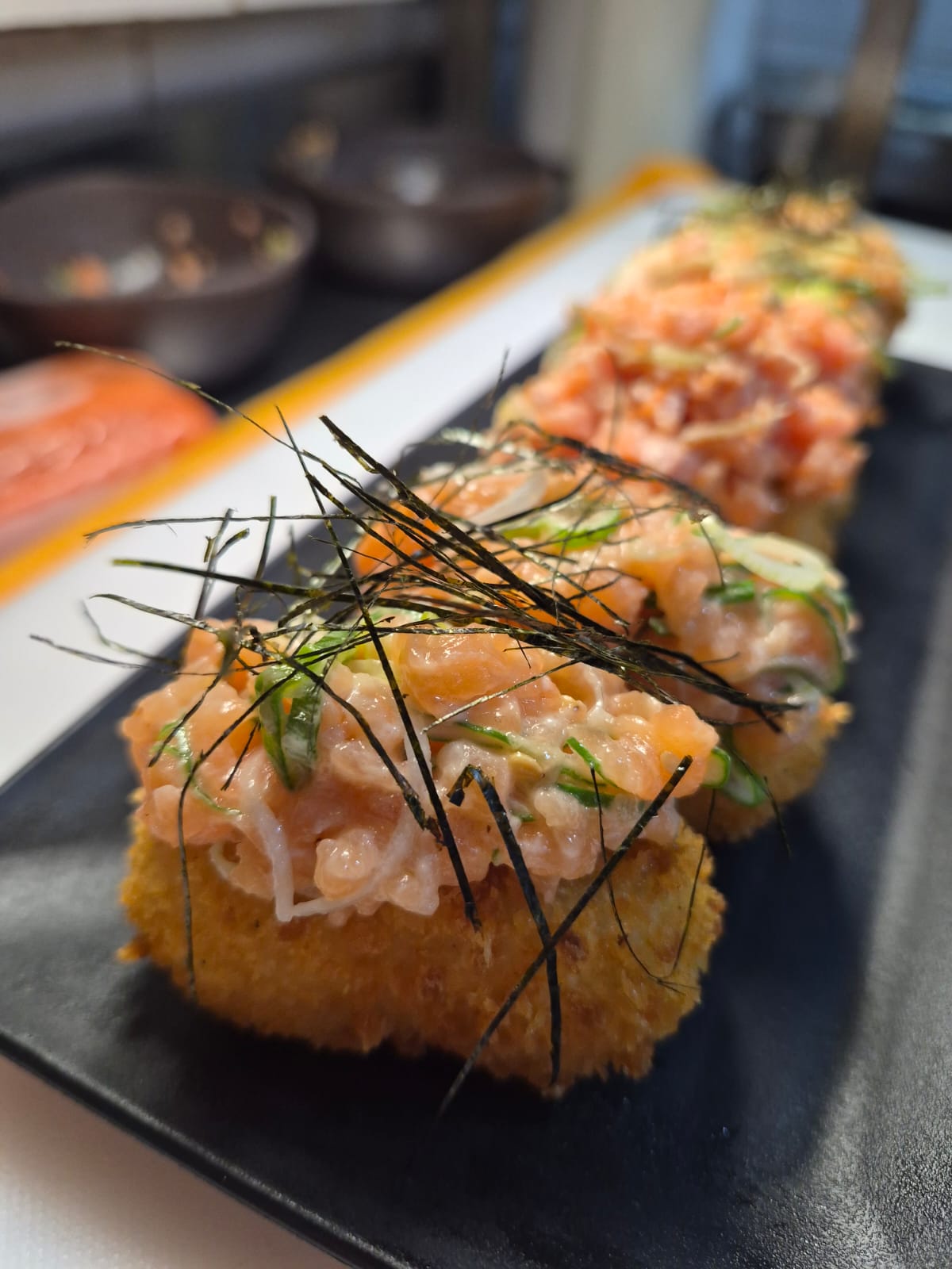Nigiri Crocante de Salmón Acevichado