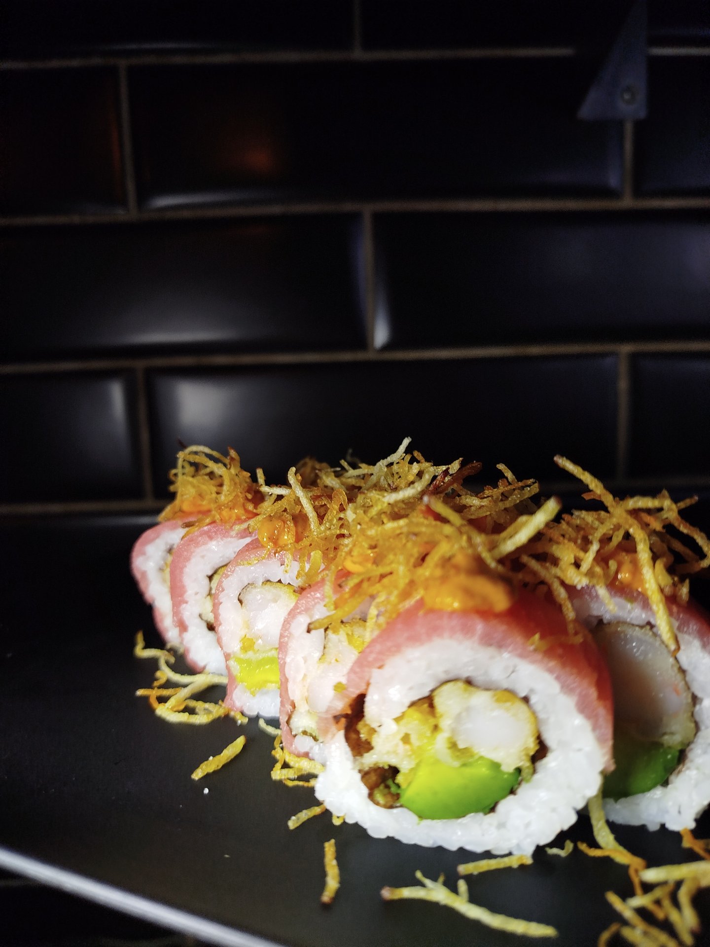 Atún dinamita roll nikkei