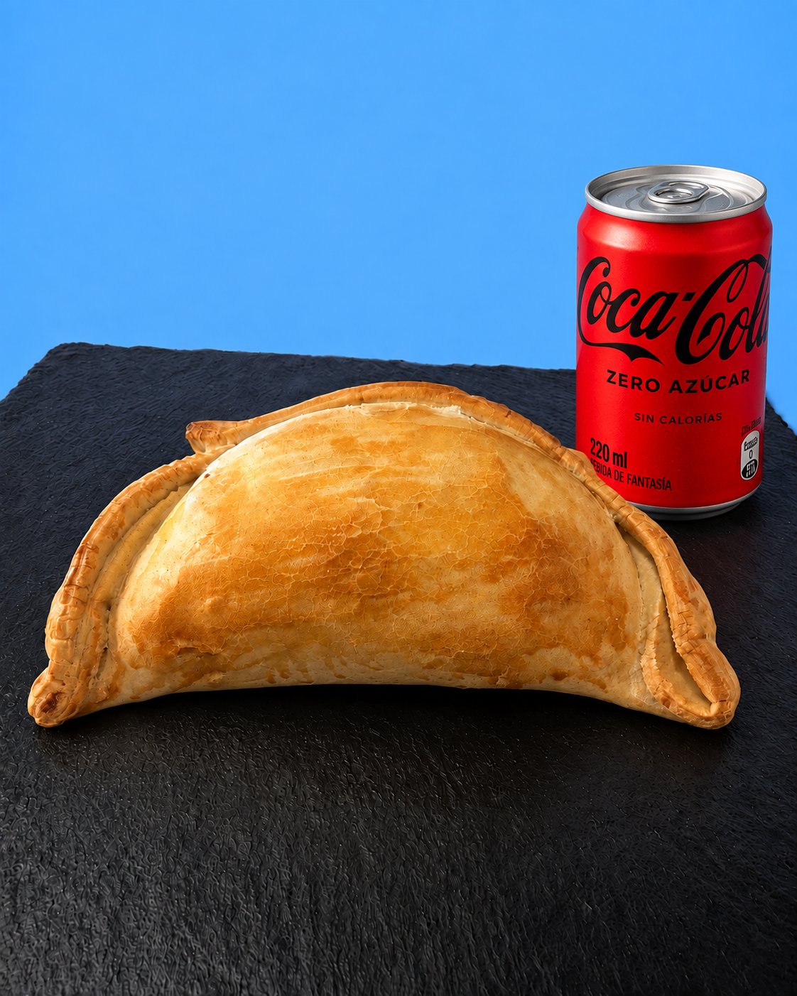 1 EMPANADA CHILENA+ 1 BEBIDA 220CC