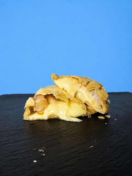 EMPANADA TRES QUESO