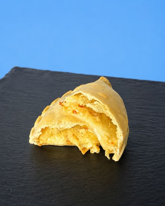 EMPANADA DE QUESO MOZZARELLA